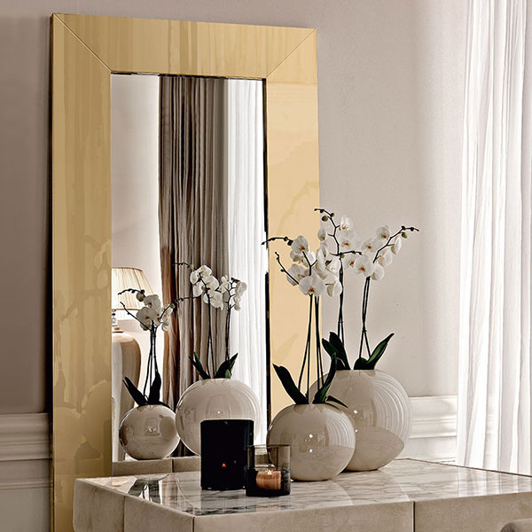 GMR06
steel mirror, gold finish  
124 x 240 cm