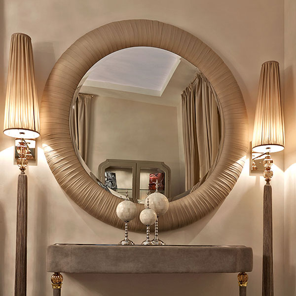 4020<br>
round mirror with pleated fabric frame  
Ø 170 cm