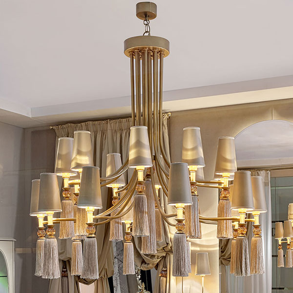 PML01<br>
20-light chandelier, gold glaze finish with amber crystal balls and tassels, 
complete with shades   
Ø 128 x 106 cm
