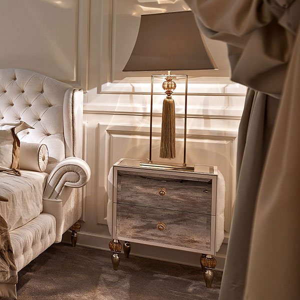 G3043<br>
steel lamp, gold finish with amber crystal ball and tassel, complete with shade
30 x 15 x 104 cm