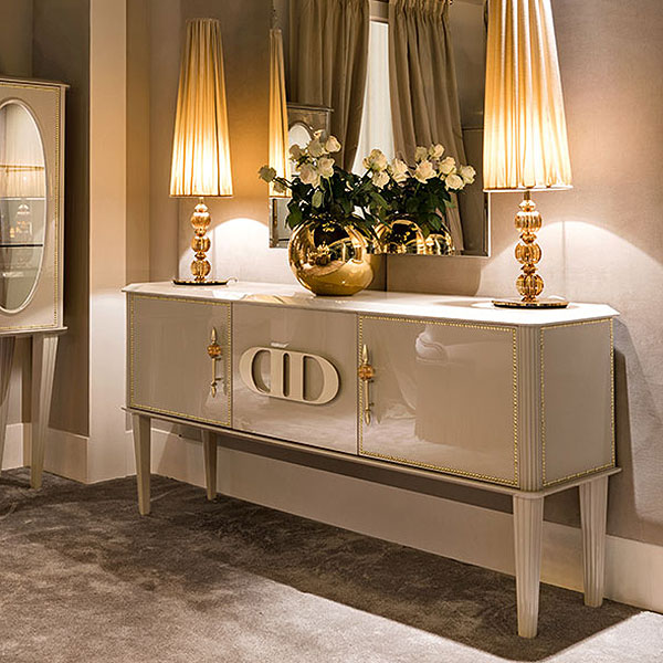 c1653<br>
2-door sideboard with nailhead trim, central drawer   
185 x 48 x 90 cm<br>

L4013<br>
Led backlit arch mirror   
100 x 7 x 180 cm <br>

G1190<br>
steel lamp with amber crystal balls, gold finish, complete with shade  
Ø 25 x 106 cm<br>

c1652 <br>
2-door Art Deco display cabinet with nailhead trim   
104 x 48 x 175 cm
