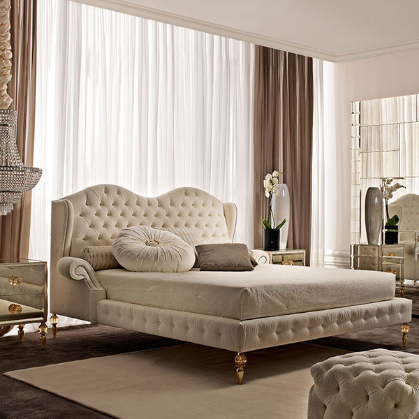 GL3060 Adelaide<br>
elegance bed gold version
230 x 250 x 135 cm<br>

2046<br>
flush door wardrobe with mirrored doors   
297 x 65 x 265 cm<br>

GL1311<br>
2-drawer nightstand with buttoned sides, steel feet, 
gold finish with amber crystal ball, complete with amber knobs
64 x  45 x  71 cm<br>

G1027<br>
buttoned pouffe with steel base, gold finish   
60 x 60 x 40 cm<br>

cl13<br>
9-light crystal chandelier 
Ø 60 x 88 cm
