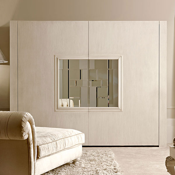 2045<br>
flush door wardrobe without side mirrors   
297 x 63 x 265 cm<br>

VSS13 CALLA<br>
painting with Swarovski   
100 x 250 cm