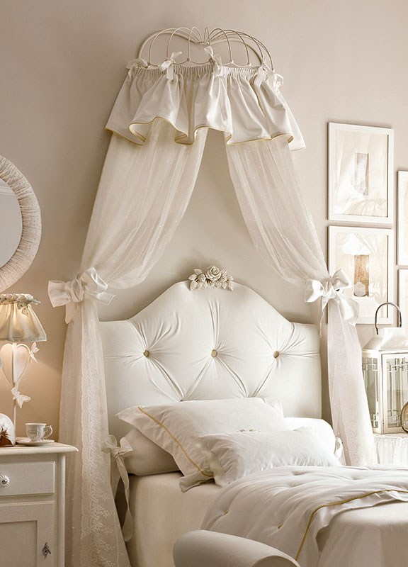 <strong>0431B</strong> hot aircanopy bed
L. 62 x P. 26 x H. 18 cm