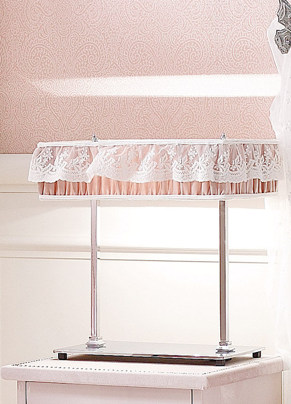 <strong>PAR28</strong> rectangular lampshade in ruffled fabric with tulle
24 x 44 x H. 12 cm