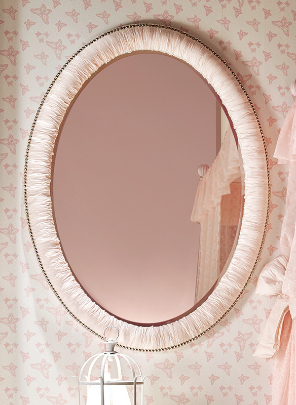 <strong>4038</strong> oval mirror with studs
L. 90 x P. 5 x H. 120 cm